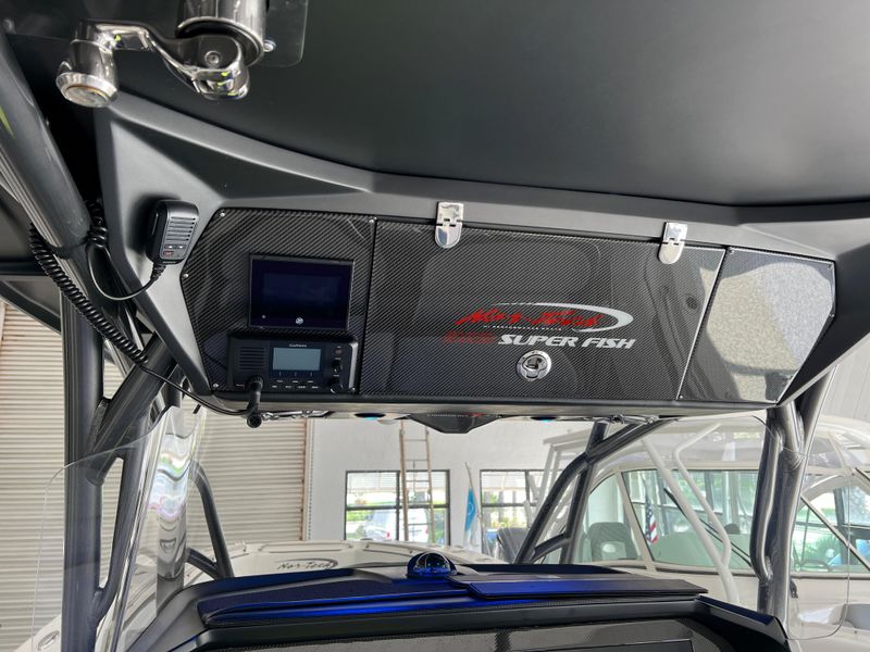 2022 Nor-Tech 390 Center Console