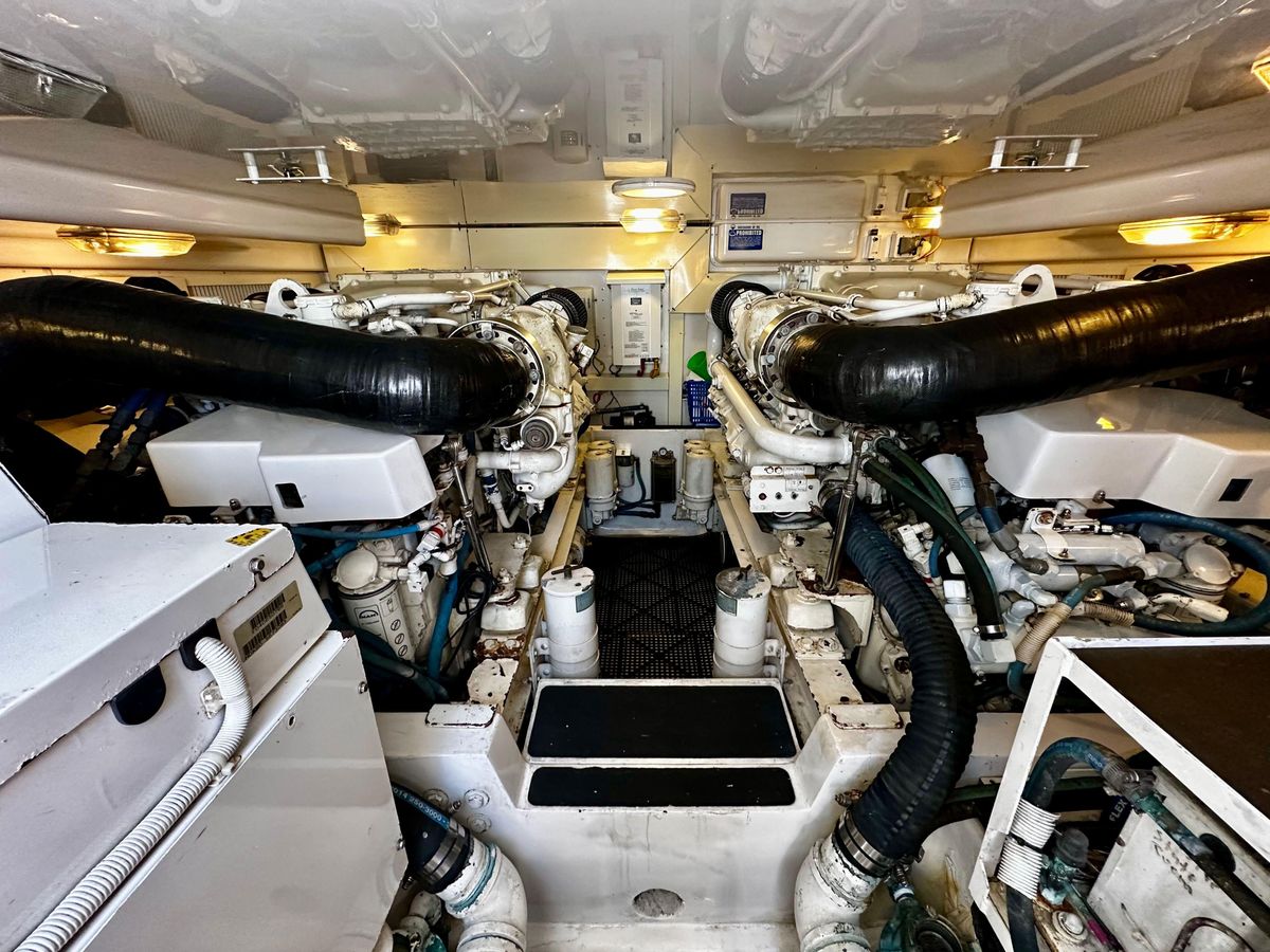 2005 Viking 45 