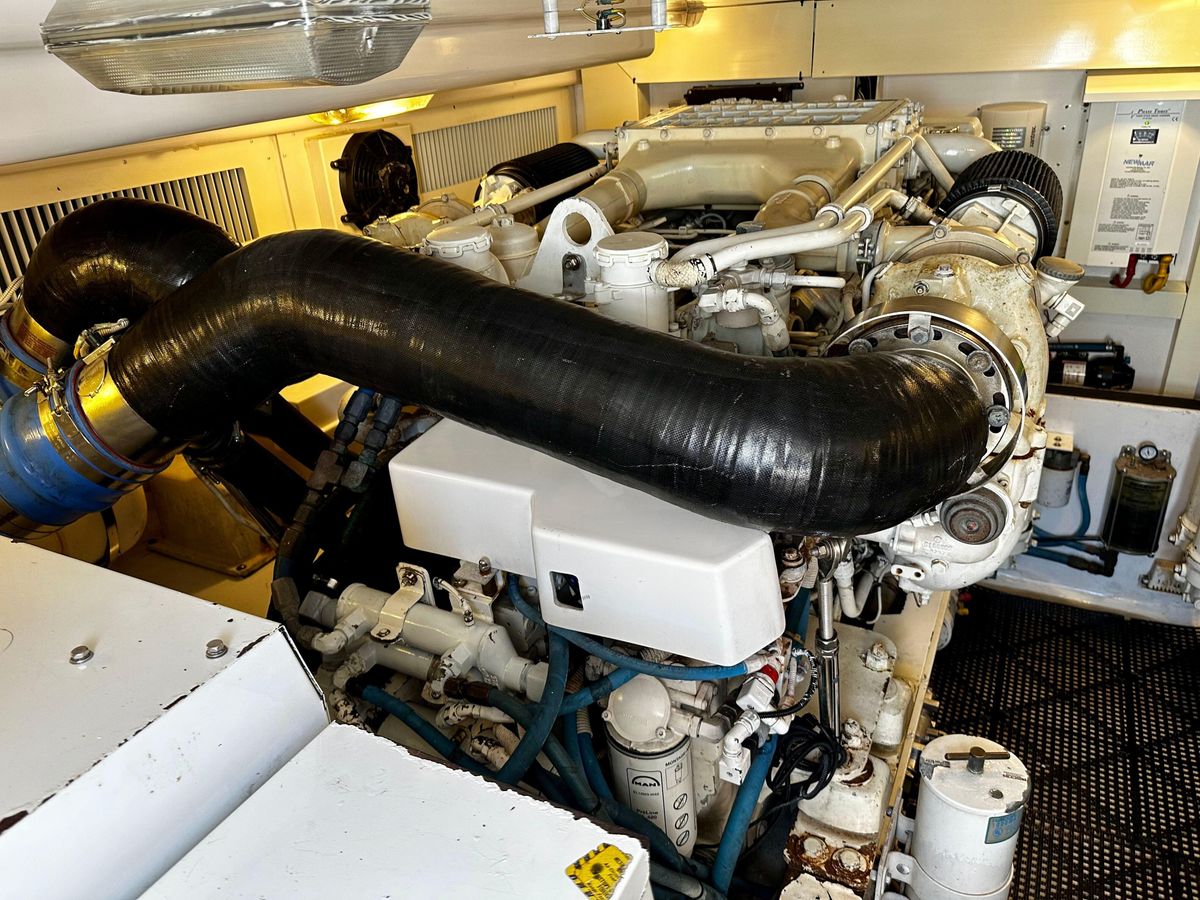 2005 Viking 45 