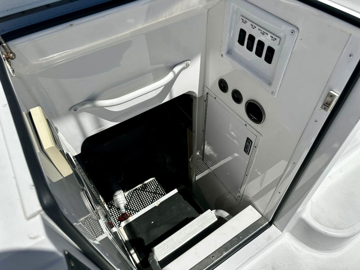 2005 Viking 45 
