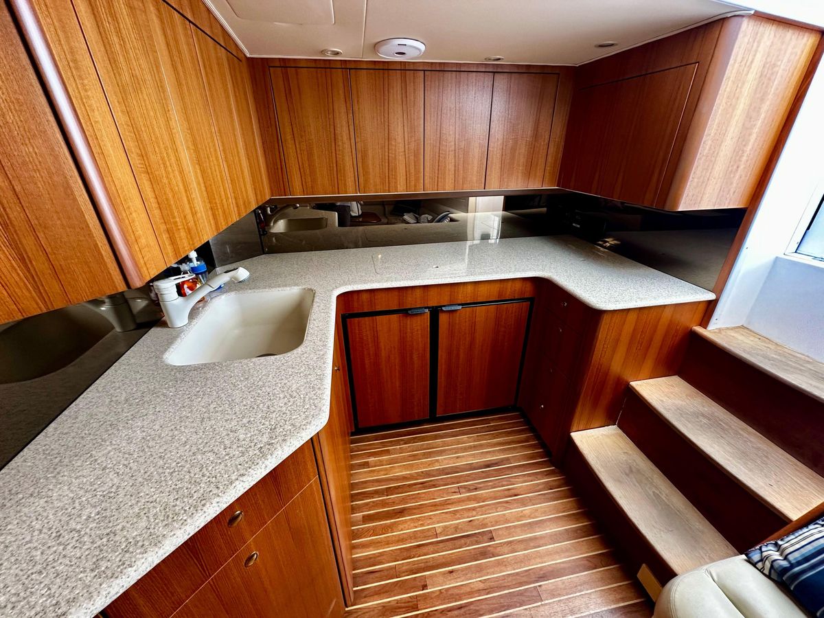 2005 Viking 45 