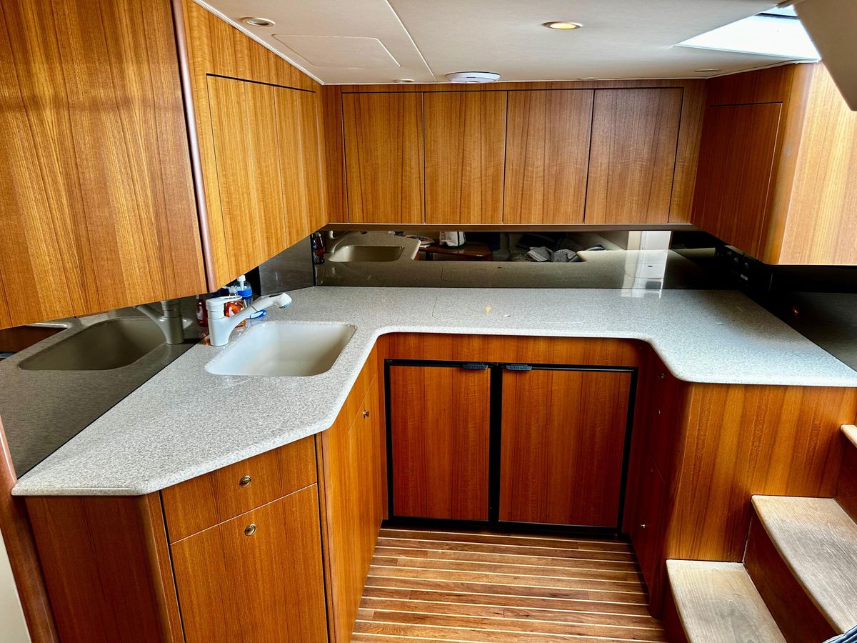2005 Viking 45 