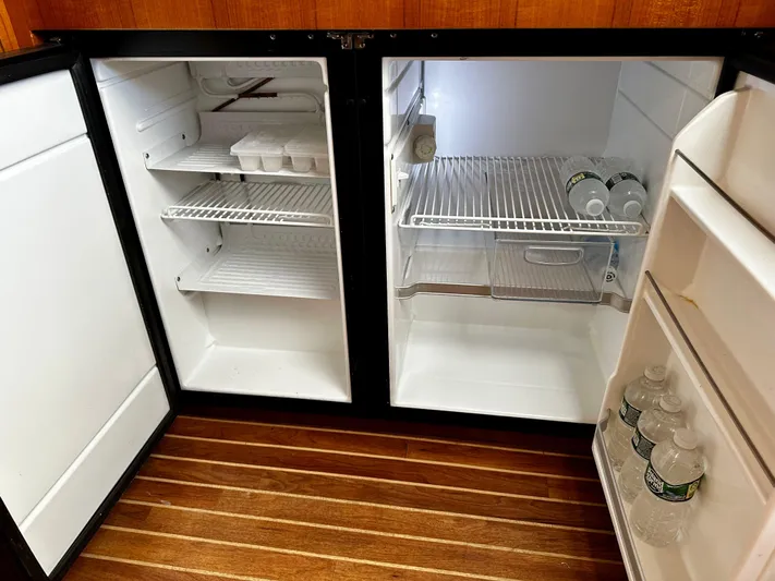 Shangri-la-de-dah Yacht Photos Pics 2005 Viking Yachts 45’ Open Express “SHANGRI LA DE DAH” Offered by Northstar Yacht Sales - Please Contact: Chris Carney, CPYB at 401-633-2070