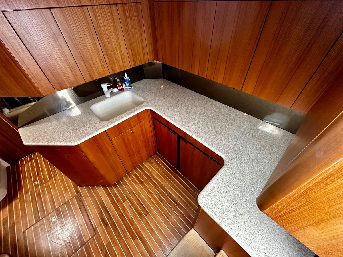 2005 Viking 45 
