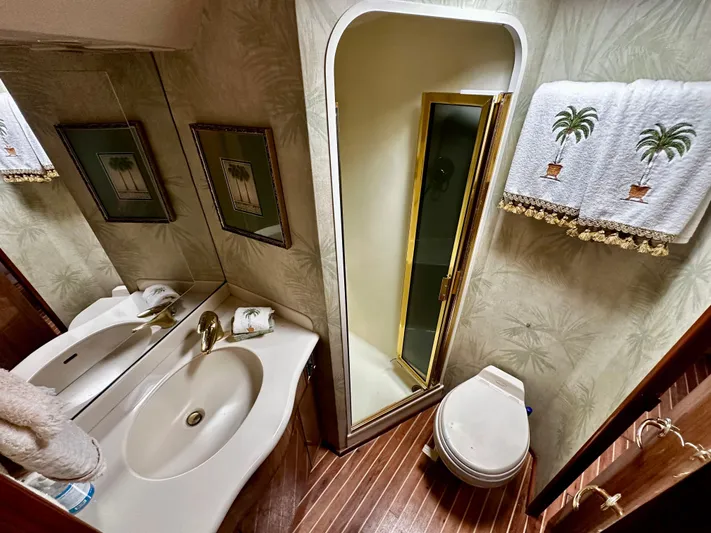 Shangri-la-de-dah Yacht Photos Pics 2005 Viking Yachts 45’ Open Express “SHANGRI LA DE DAH” Offered by Northstar Yacht Sales - Please Contact: Chris Carney, CPYB at 401-633-2070