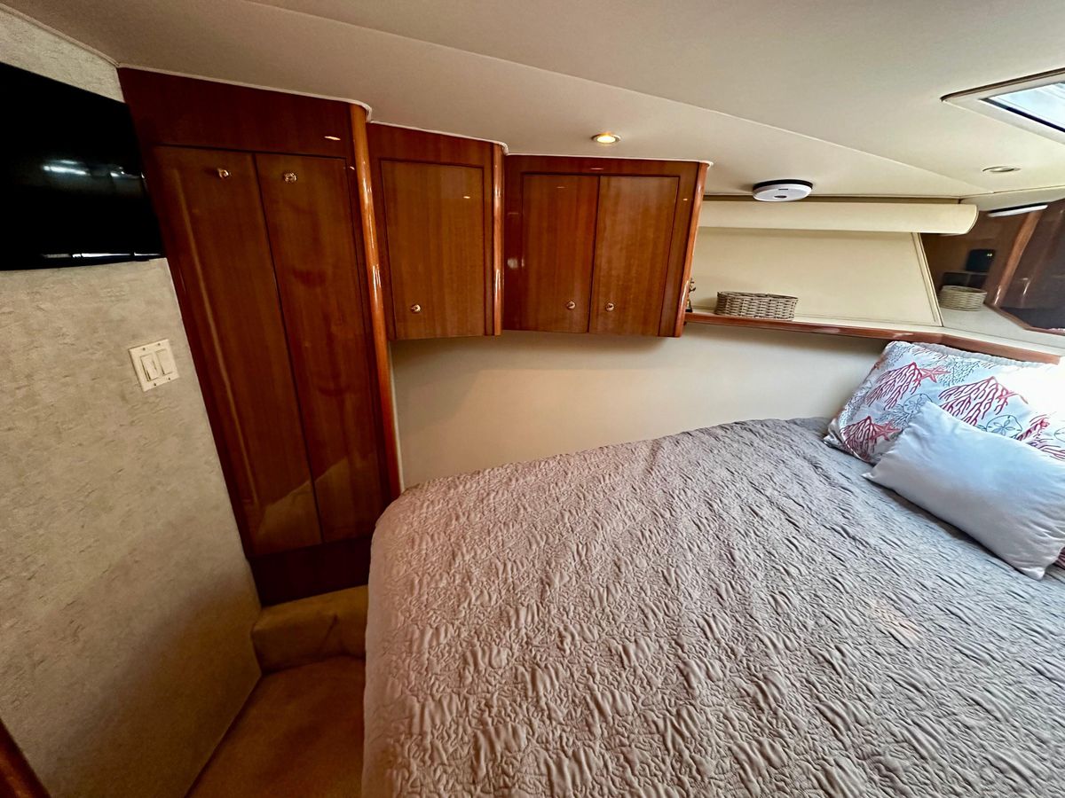 2005 Viking 45 