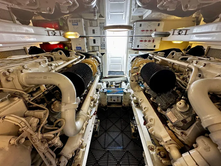 Shangri-la-de-dah Yacht Photos Pics 2005 Viking Yachts 45’ Open Express “SHANGRI LA DE DAH” Offered by Northstar Yacht Sales - Please Contact: Chris Carney, CPYB at 401-633-2070