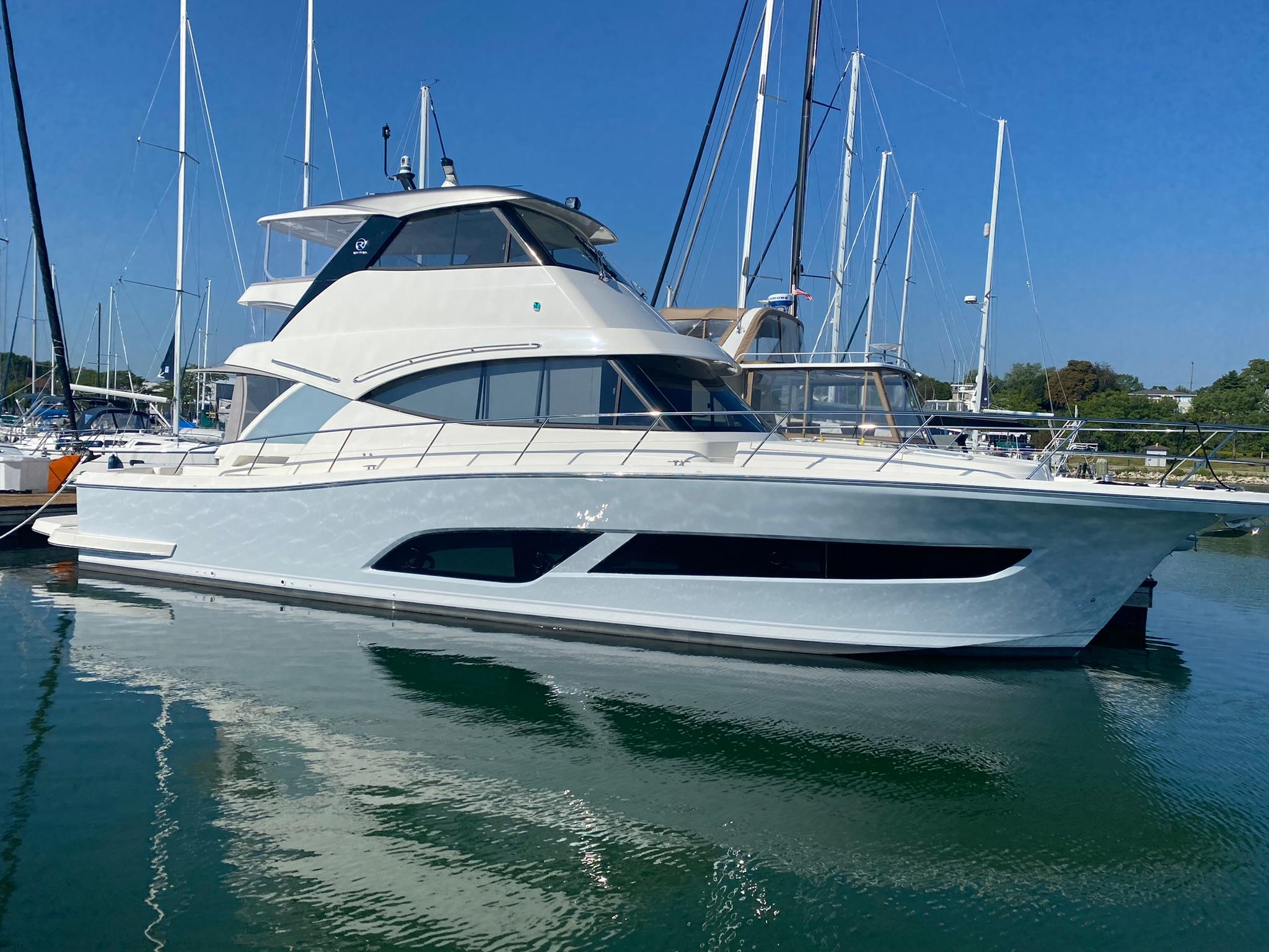 2004 Atlantis 47 Express Cruiser for sale - YachtWorld