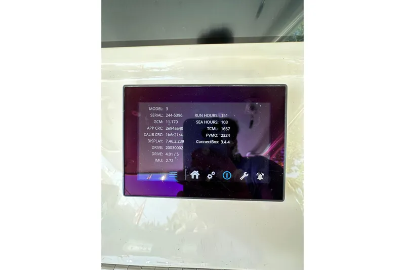 No Name Yacht Photos Pics Display screen showing technical data on a 2020 Intrepid 409 Valor boat.