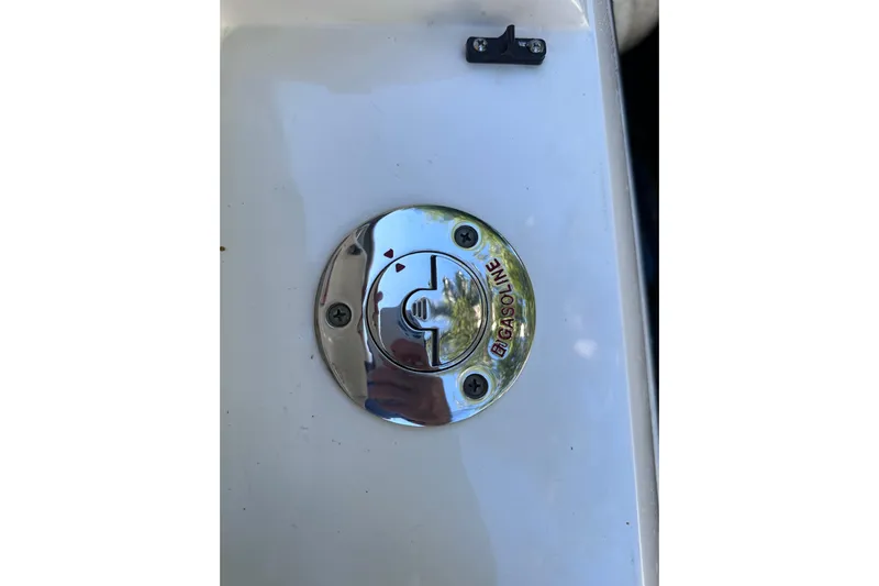 No Name Yacht Photos Pics Chrome gasoline cap on 2020 Intrepid 409 Valor boat.