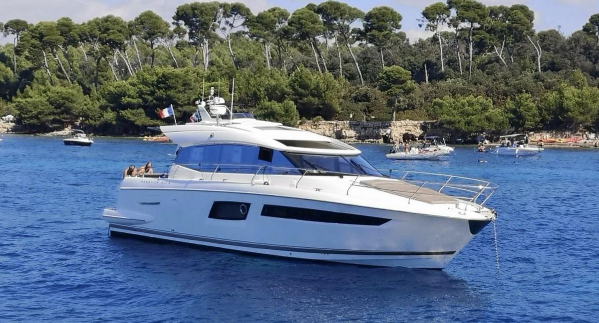 2015 Prestige 49 