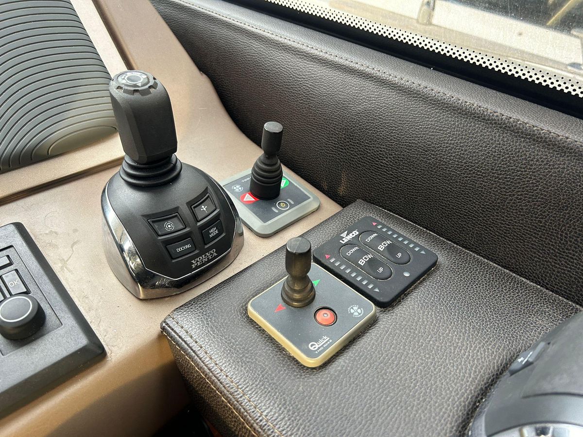 2015 Prestige 49 
