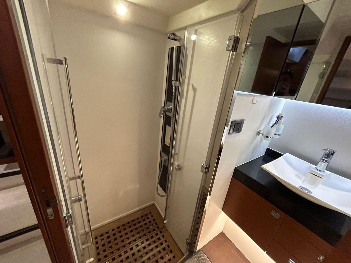 2015 Prestige 49 