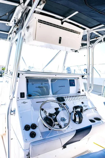  Yacht Photos Pics 2005 Fountain 38 CC Tournament Edition boat console with Garmin navigation system.
