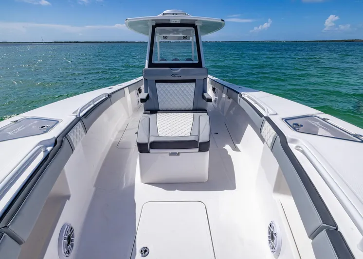  Yacht Photos Pics Streamline R 35 boat interior, 2025 model, featuring sleek seating and ocean backdrop.
