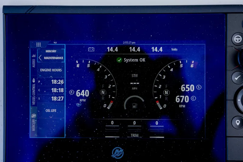  Yacht Photos Pics Digital dashboard display of Streamline R 35, 2025 model, showing system status and RPM readings.