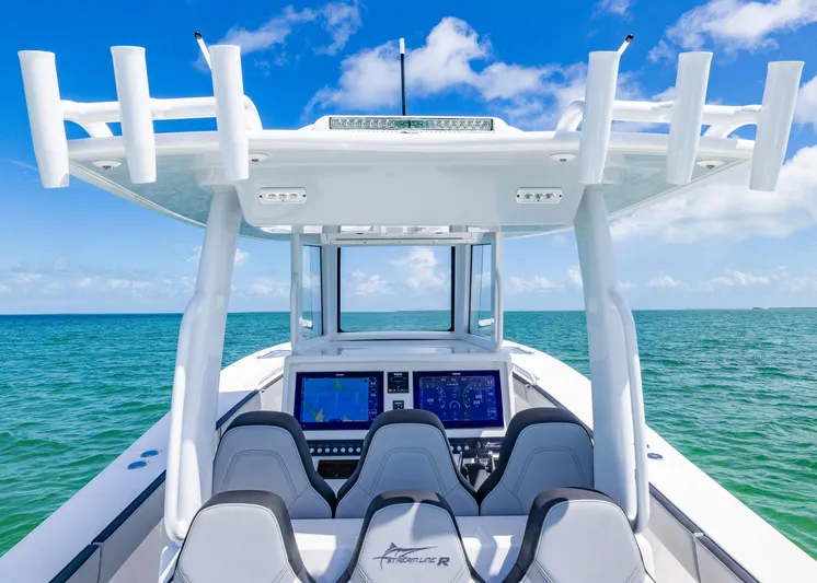  Yacht Photos Pics Streamline R 35 boat dashboard with advanced navigation, ocean view, 2025 model.