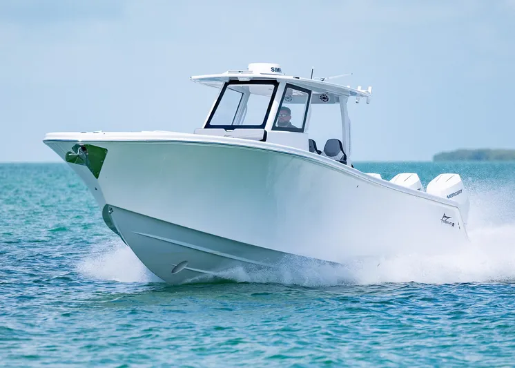  Yacht Photos Pics 2025 Streamline R 35 boat cruising on clear blue water.