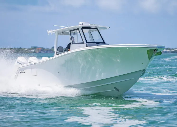  Yacht Photos Pics 2025 Streamline R 35 boat cruising on clear blue water.