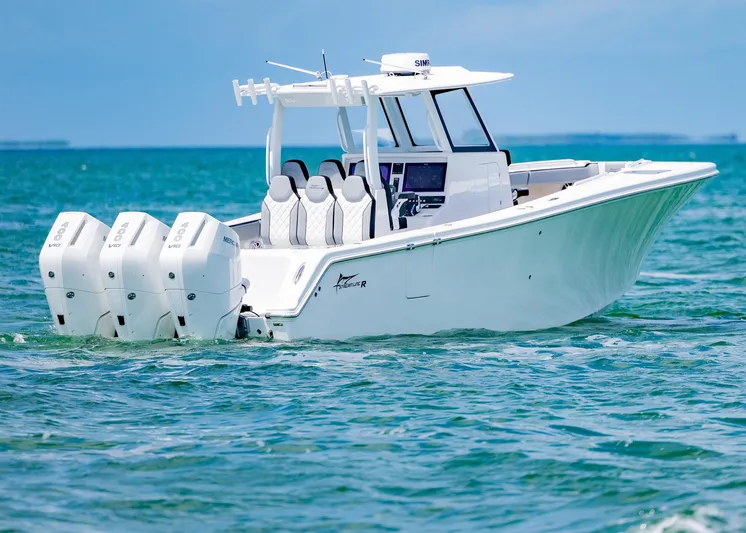  Yacht Photos Pics 2025 Streamline R 35 boat with triple engines cruising on clear blue water.