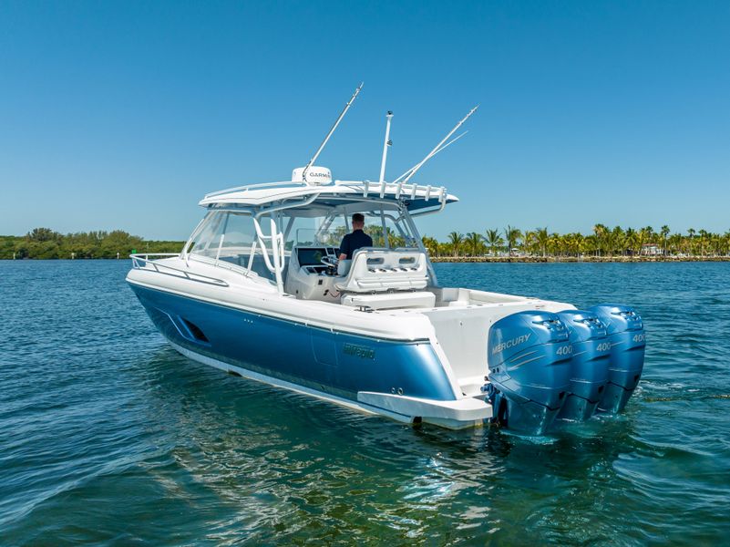 2022 Intrepid 409 Valor