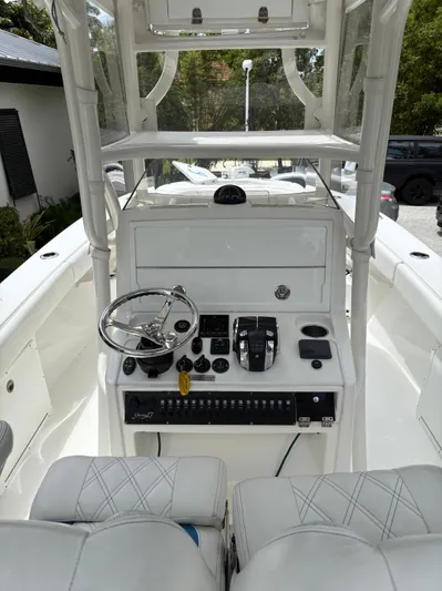  Yacht Photos Pics Center console of a 2019 Young 27 boat with steering wheel and controls.