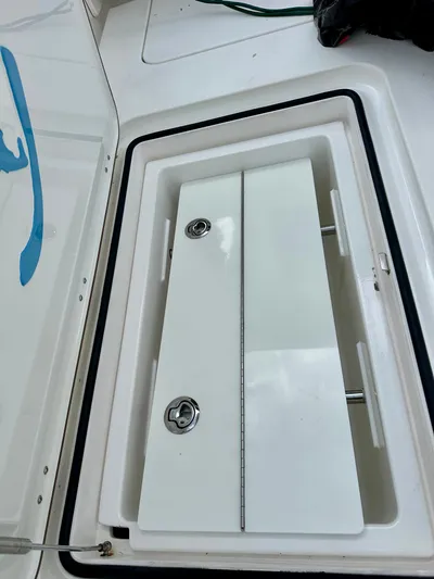  Yacht Photos Pics Open storage compartment on a 2019 Young 27 boat, featuring a white lid and secure latches.