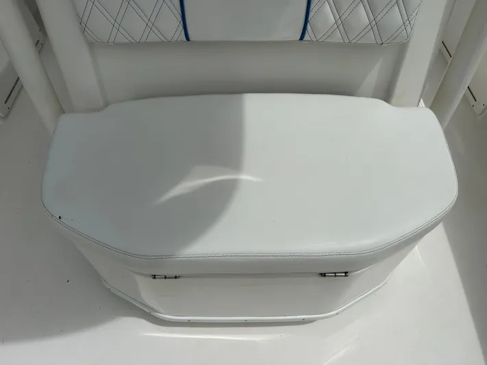  Yacht Photos Pics White cushioned boat seat with diamond stitching, Young 27 model, 2019.