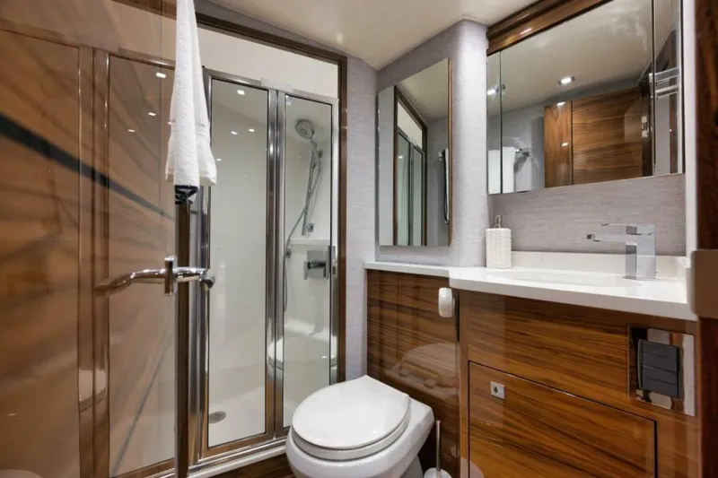 Galati Yacht Sales Trade Yacht Photos Pics 2024 Viking 68 Convertible- GYS TRADE- Guest Head