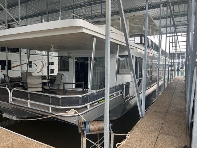 Thoroughbred Houseboat