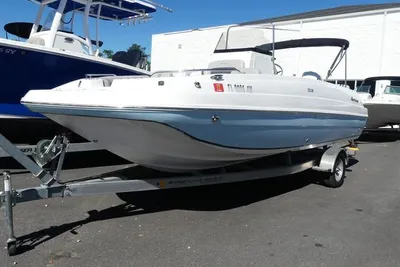 Hurricane SunDeck Sport 211 OB