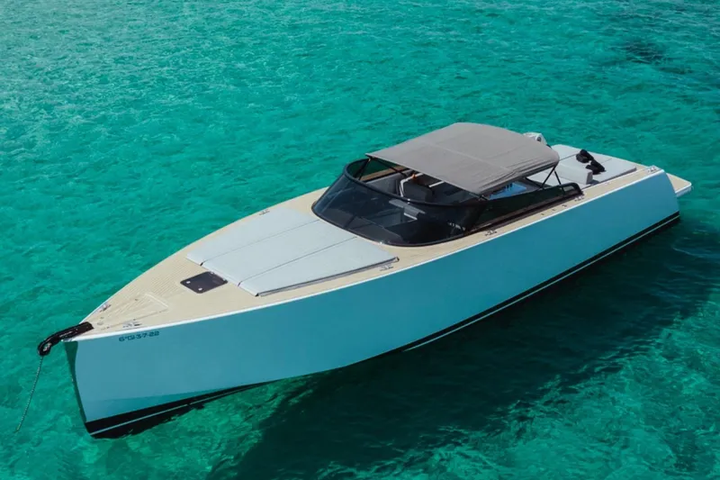 Sin Nombre Yacht Photos Pics Luxury 2012 VanDutch 55 yacht on clear turquoise water.