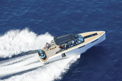 Evo Yachts R4