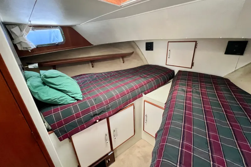 Adios Yacht Photos Pics 1985 Tollycraft 48 Cockpit Motor Yacht cabin with twin beds and plaid bedding.
