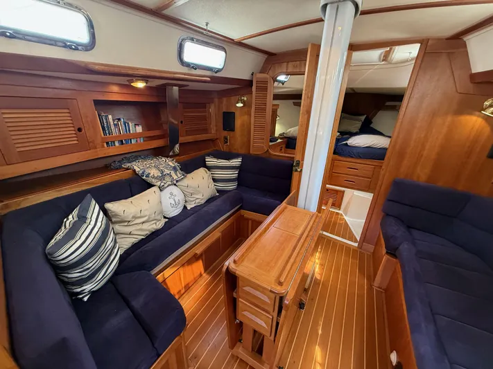Chance Yacht Photos Pics Interior of a 1999 Tartan 4100 sailboat with cozy seating and wooden finishes.