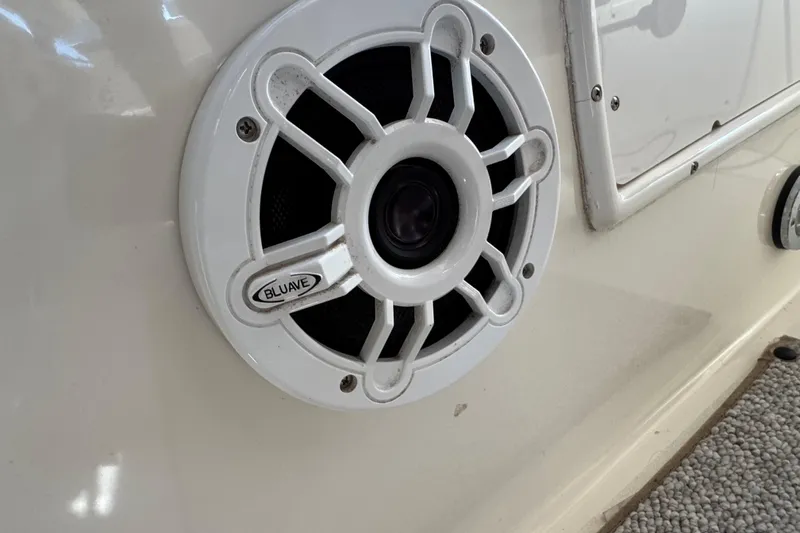 Solid Rock Yacht Photos Pics White marine speaker on 2003 Sea Ray 380 Sundancer boat.