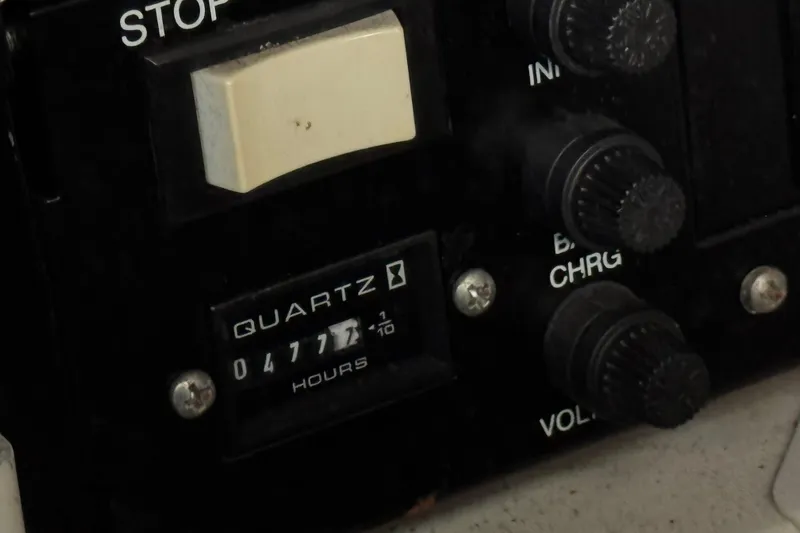 Solid Rock Yacht Photos Pics Control panel of 2003 Sea Ray 380 Sundancer showing 4777 hours on quartz meter.