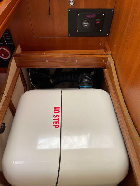 2007 Hunter 44 Deck Salon