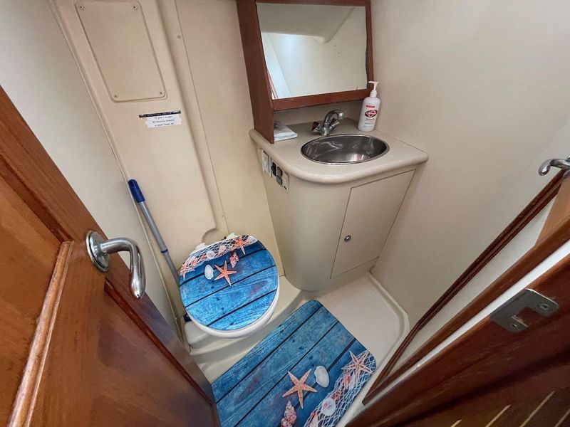 2007 Hunter 44 Deck Salon