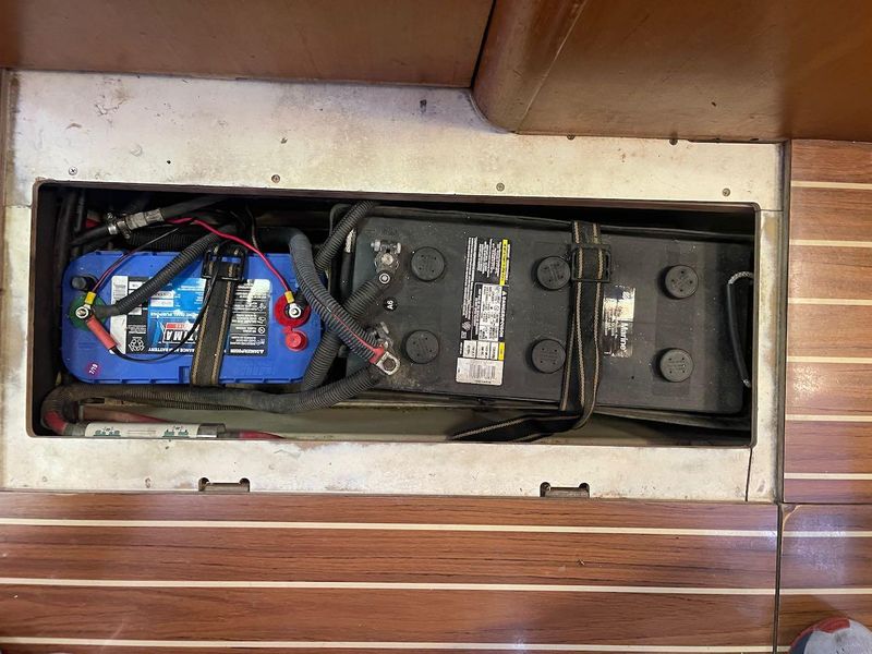 2007 Hunter 44 Deck Salon