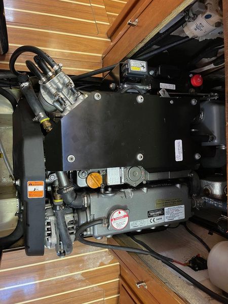 2007 Hunter 44 Deck Salon