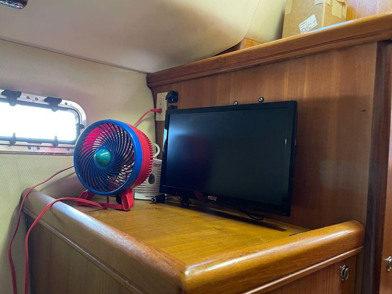 2007 Hunter 44 Deck Salon