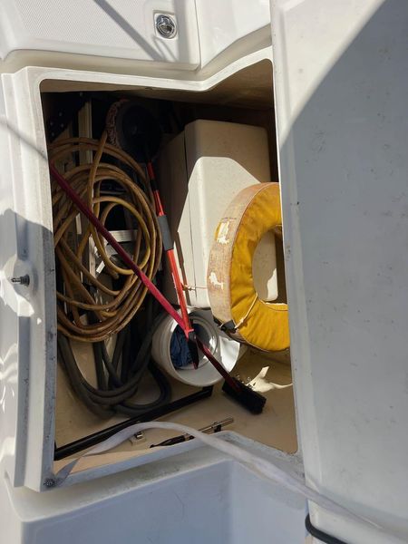 2007 Hunter 44 Deck Salon