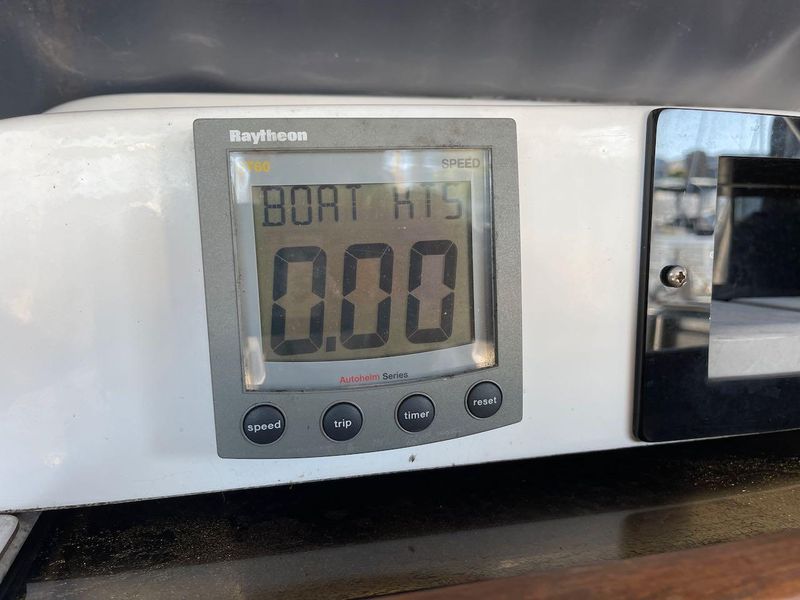 2007 Hunter 44 Deck Salon