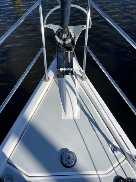 2007 Hunter 44 Deck Salon