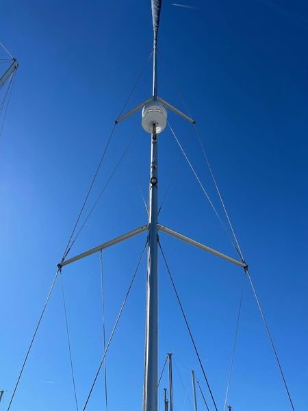 2007 Hunter 44 Deck Salon