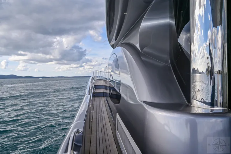  Yacht Photos Pics Side view of 2007 Azimut 98 Leonardo yacht on open water.