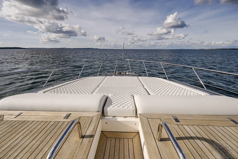  Yacht Photos Pics Bow view of 2007 Azimut 98 Leonardo yacht on open sea under cloudy sky.