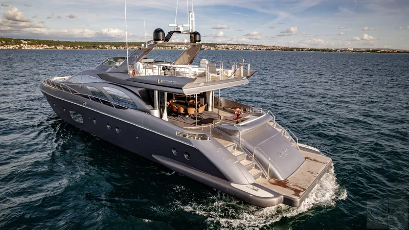  Yacht Photos Pics Luxury 2007 Azimut 98 Leonardo yacht cruising on open water.