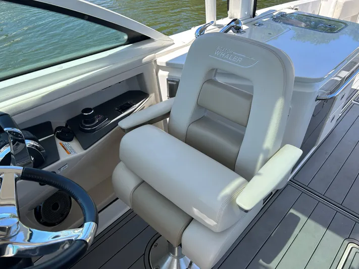  Yacht Photos Pics 2021 Boston Whaler 320 Vantage helm seat, luxurious design, and modern controls.